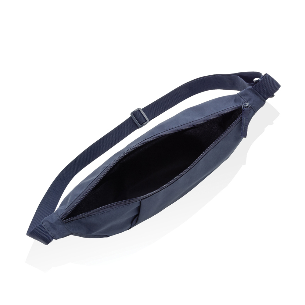 Crescent XL AWARE™ RPET halve maan sling bag