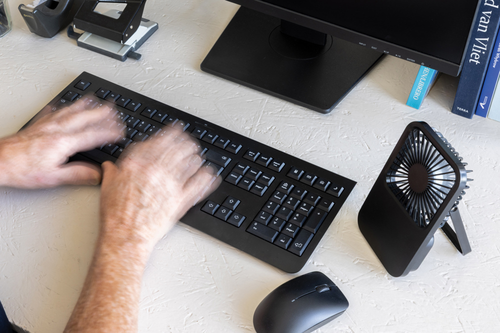 Aervina RCS rplastic herlaadbare bureauventilator